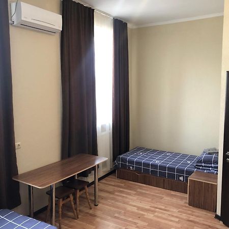 Monada Hotel & Hostel Ужгород Экстерьер фото