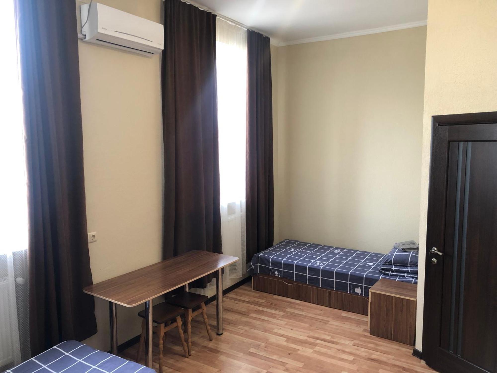 Monada Hotel & Hostel Ужгород Экстерьер фото