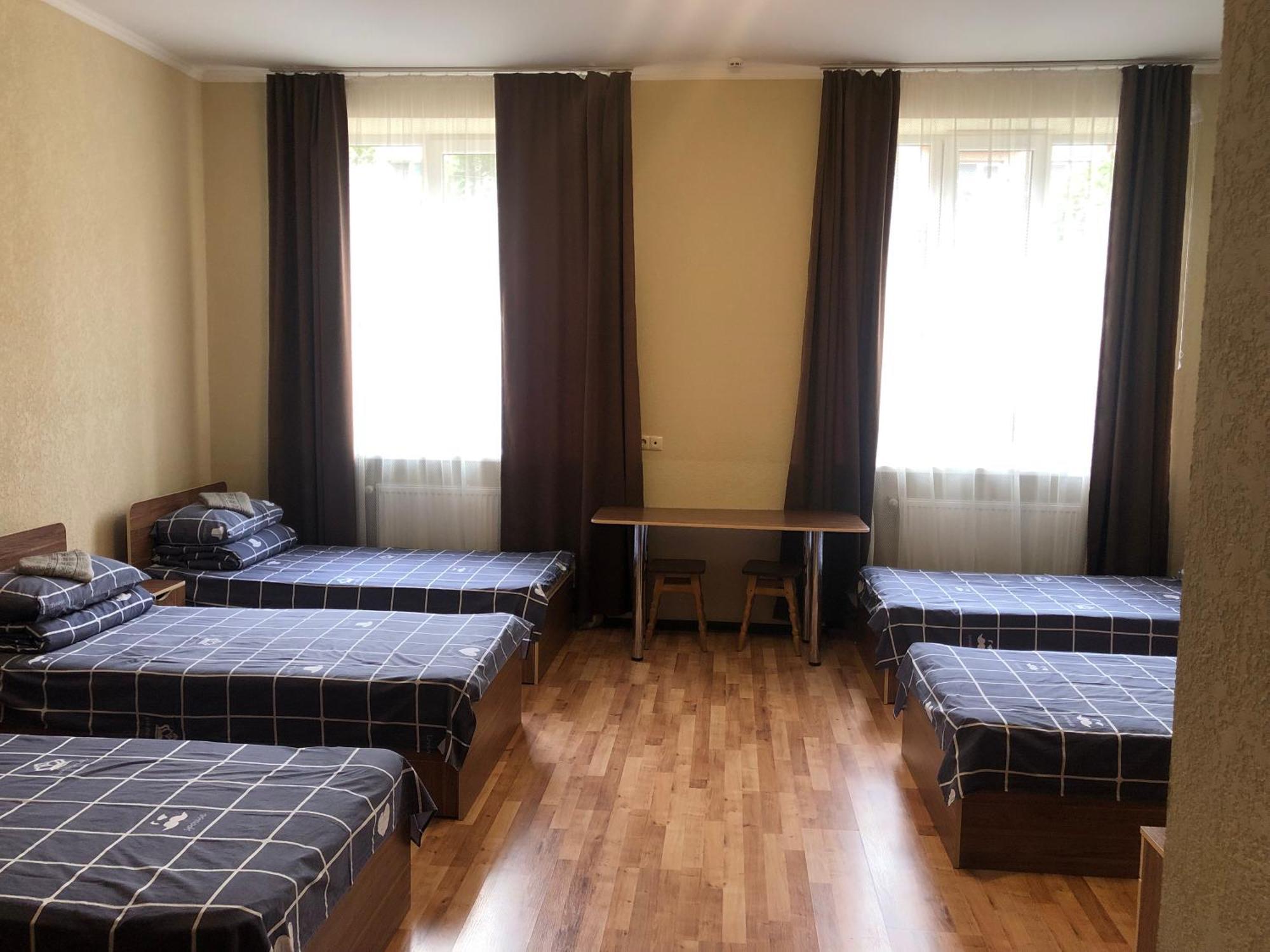 Monada Hotel & Hostel Ужгород Экстерьер фото