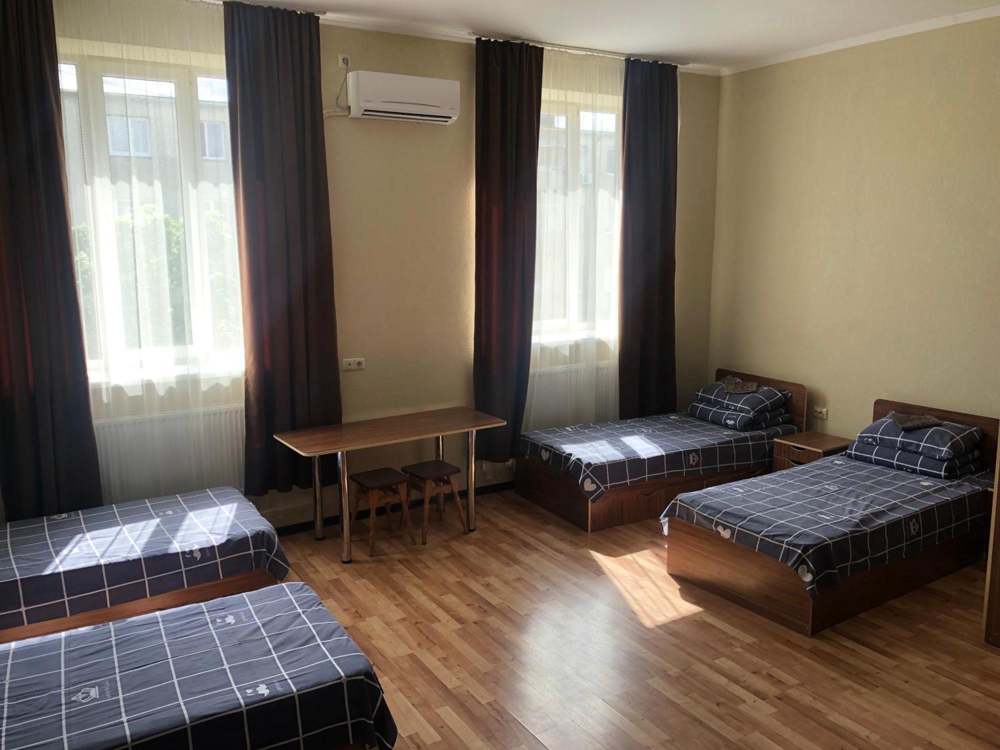 Monada Hotel & Hostel Ужгород Экстерьер фото