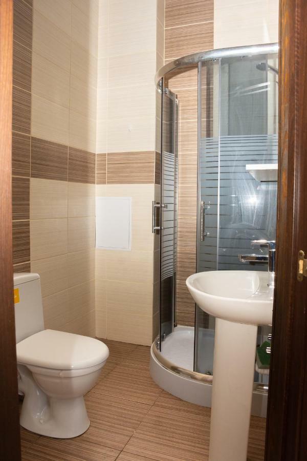 Monada Hotel & Hostel Ужгород Экстерьер фото