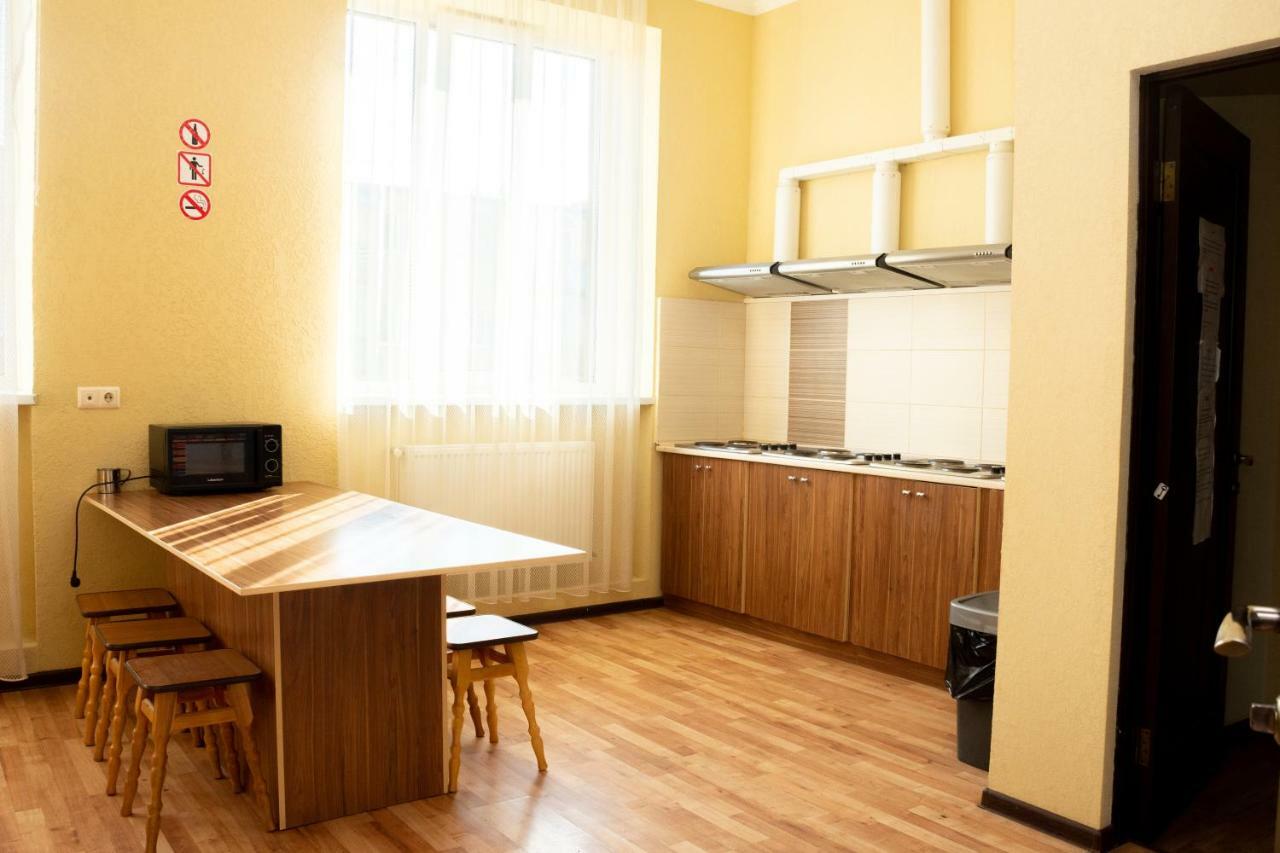 Monada Hotel & Hostel Ужгород Экстерьер фото