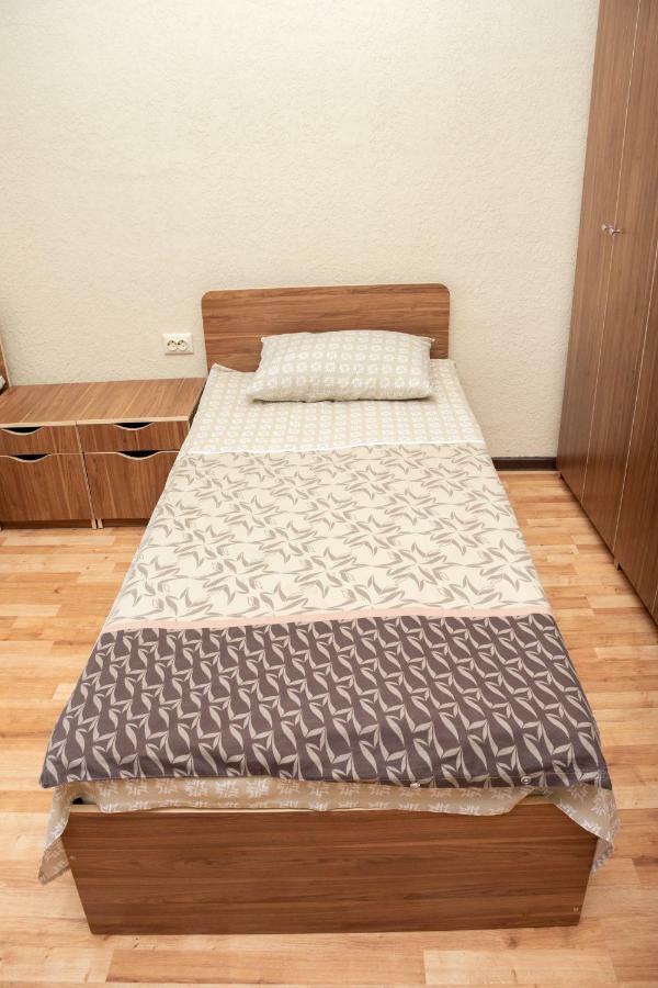 Monada Hotel & Hostel Ужгород Экстерьер фото