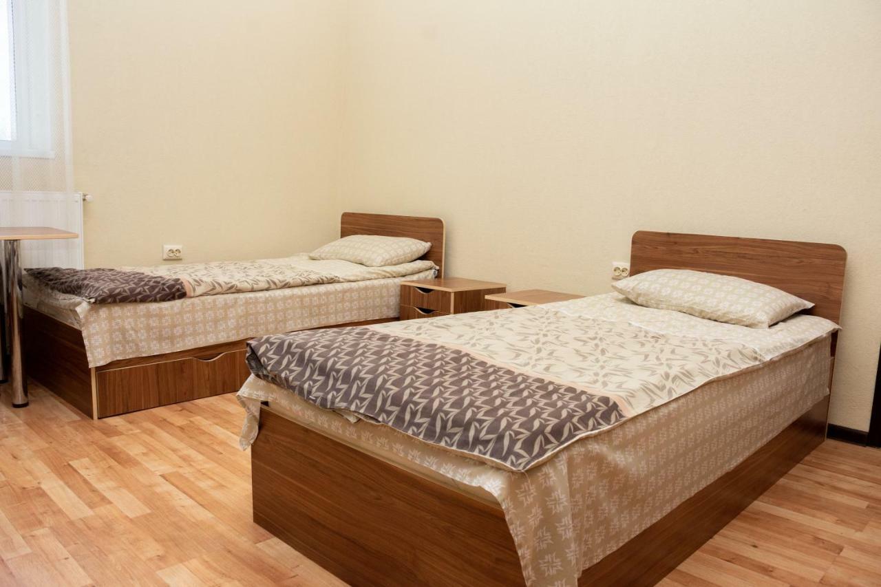 Monada Hotel & Hostel Ужгород Экстерьер фото