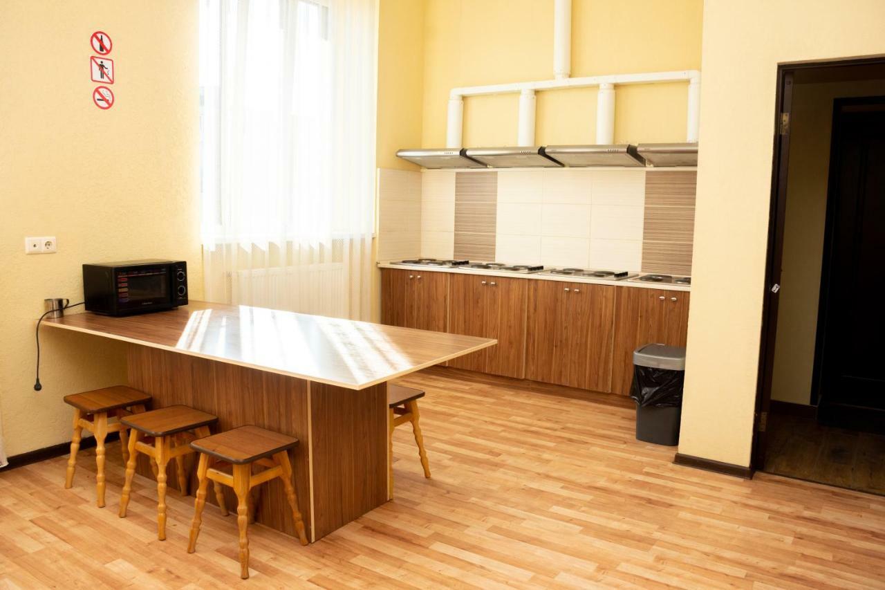 Monada Hotel & Hostel Ужгород Экстерьер фото