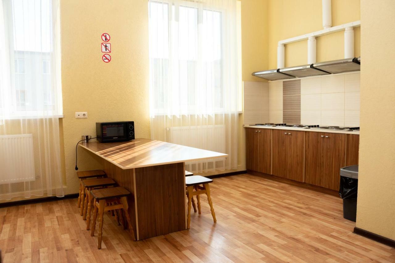 Monada Hotel & Hostel Ужгород Экстерьер фото