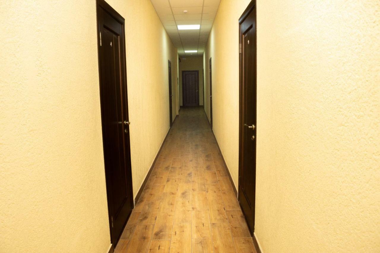 Monada Hotel & Hostel Ужгород Экстерьер фото