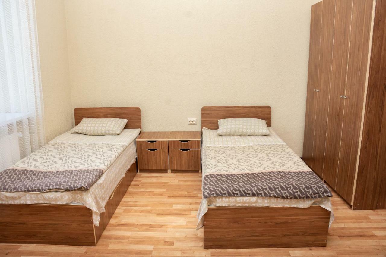 Monada Hotel & Hostel Ужгород Экстерьер фото