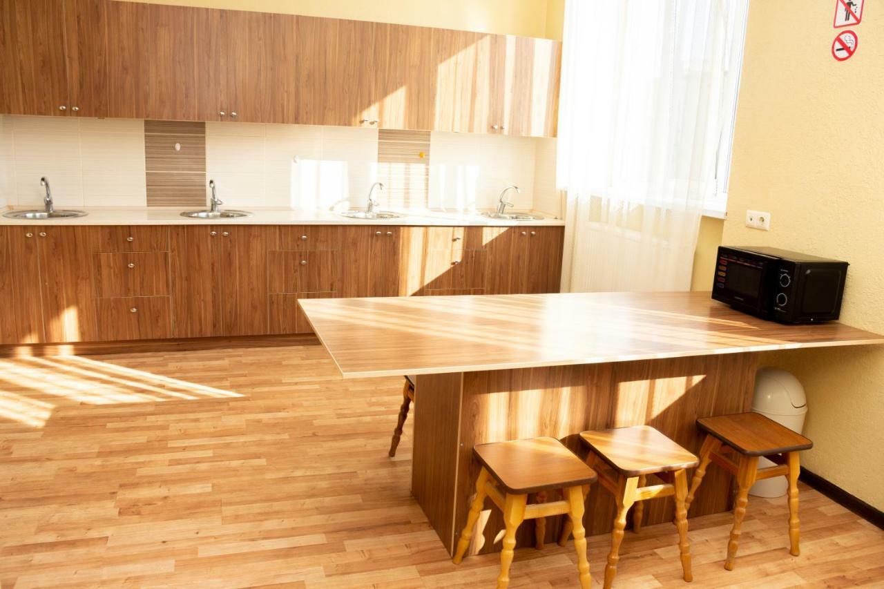 Monada Hotel & Hostel Ужгород Экстерьер фото