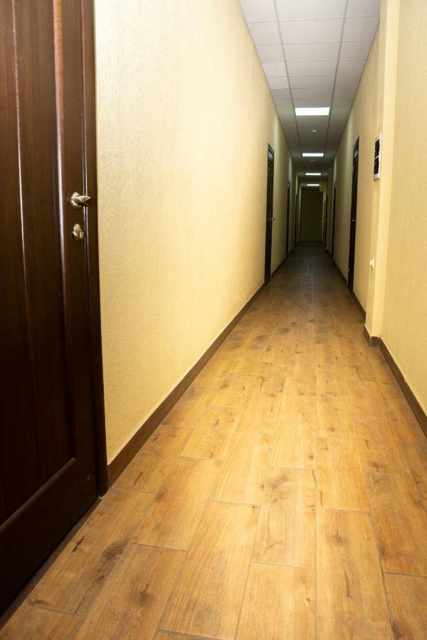 Monada Hotel & Hostel Ужгород Экстерьер фото
