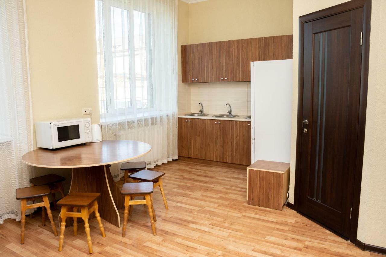 Monada Hotel & Hostel Ужгород Экстерьер фото