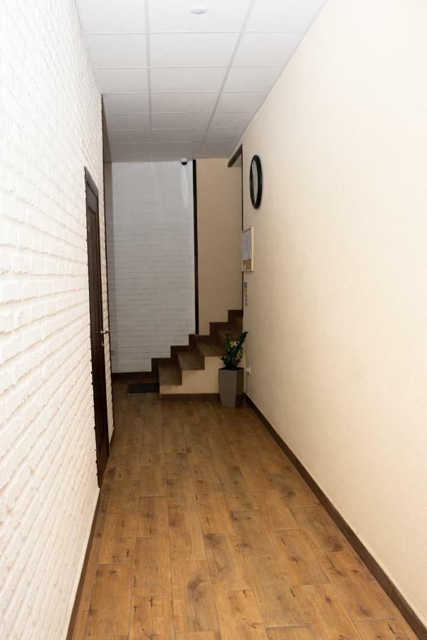 Monada Hotel & Hostel Ужгород Экстерьер фото