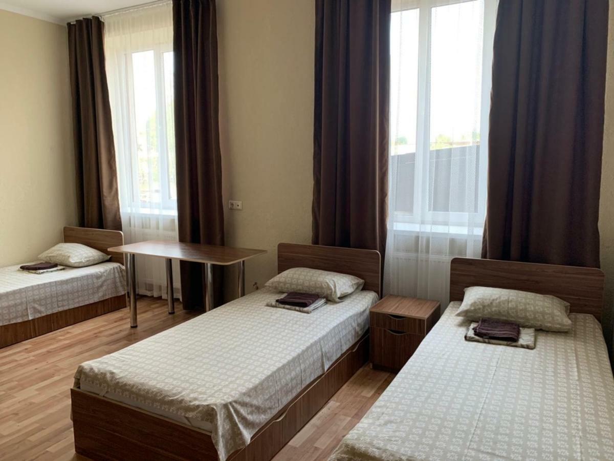 Monada Hotel & Hostel Ужгород Экстерьер фото